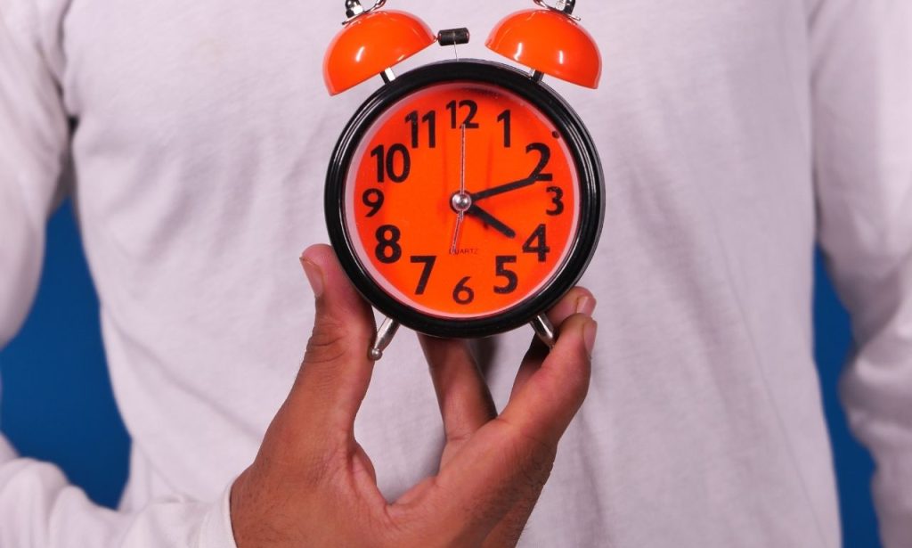 Wake Up After Exactly 4 Hours of Sleep